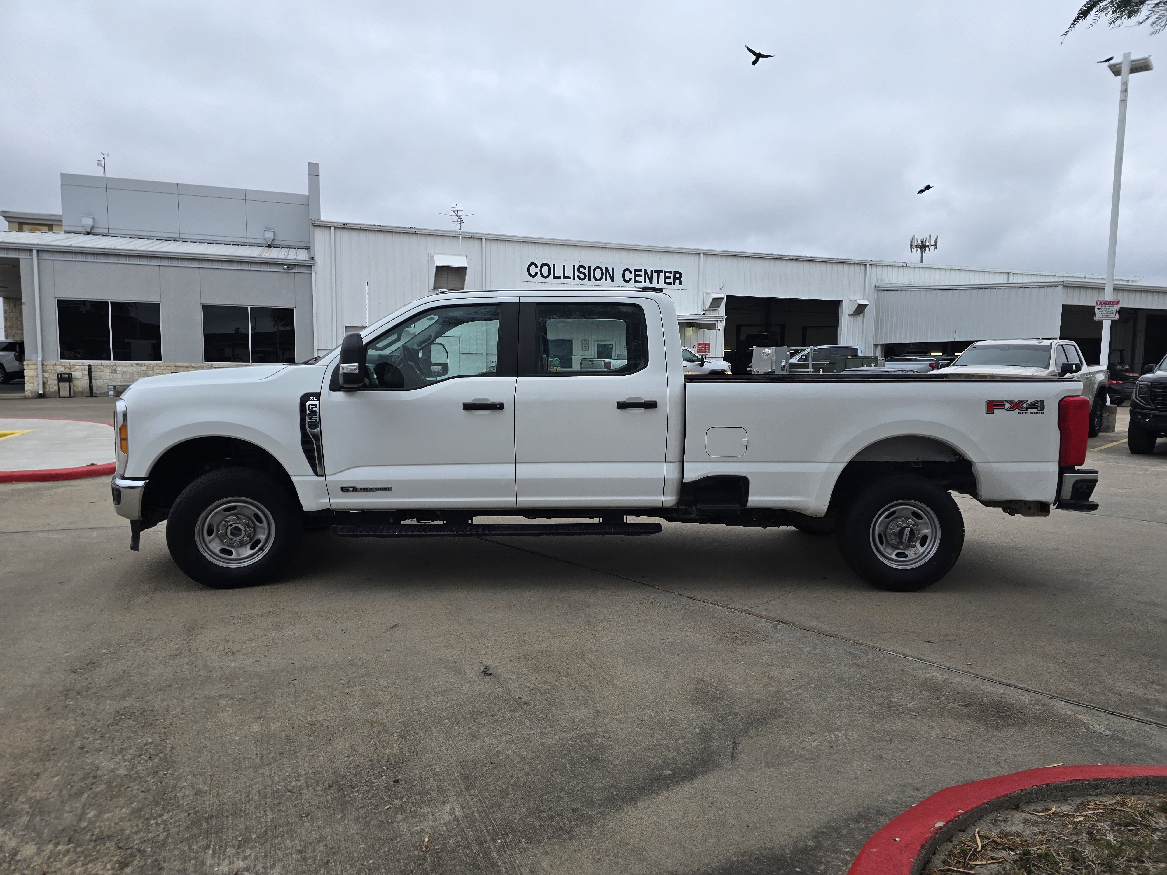 Used 2023 Ford F250 XL w/ FX4 Off-Road Package image 5