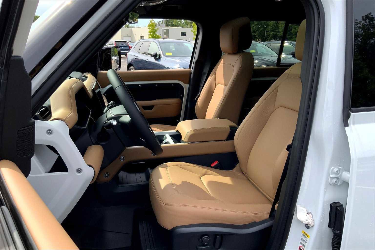 New 2025 Land Rover Defender 110 X-Dynamic SE image 13