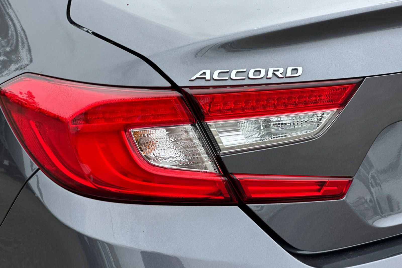 Used 2018 Honda Accord EX image 32