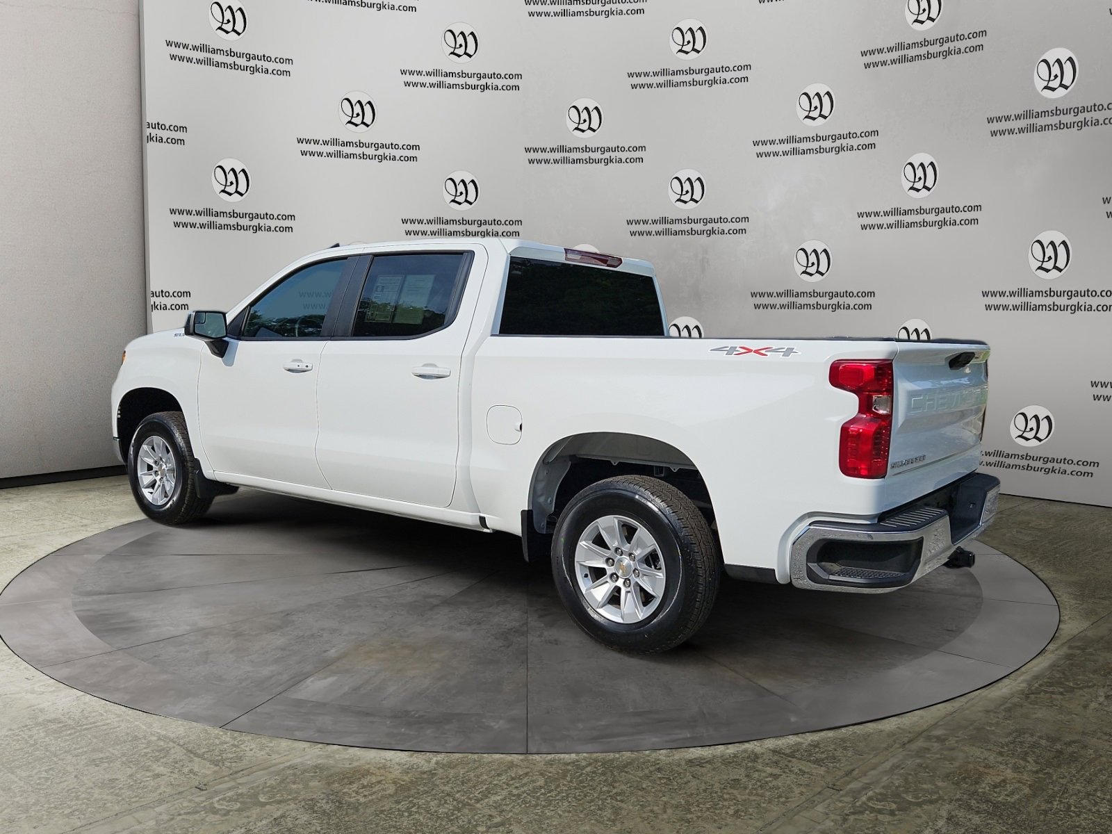 Used 2025 Chevrolet Silverado 1500 LT image 3