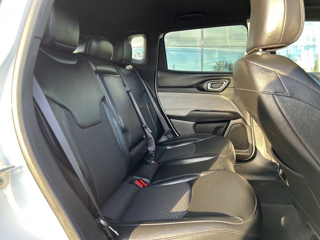 Used 2024 Jeep Compass Latitude image 12