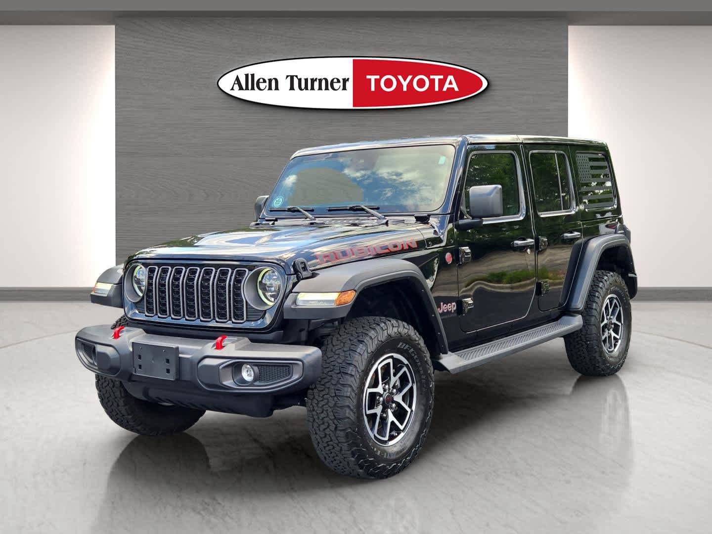 Used 2024 Jeep Wrangler Unlimited Rubicon w/ Convenience Group AWD/4WD image 3
