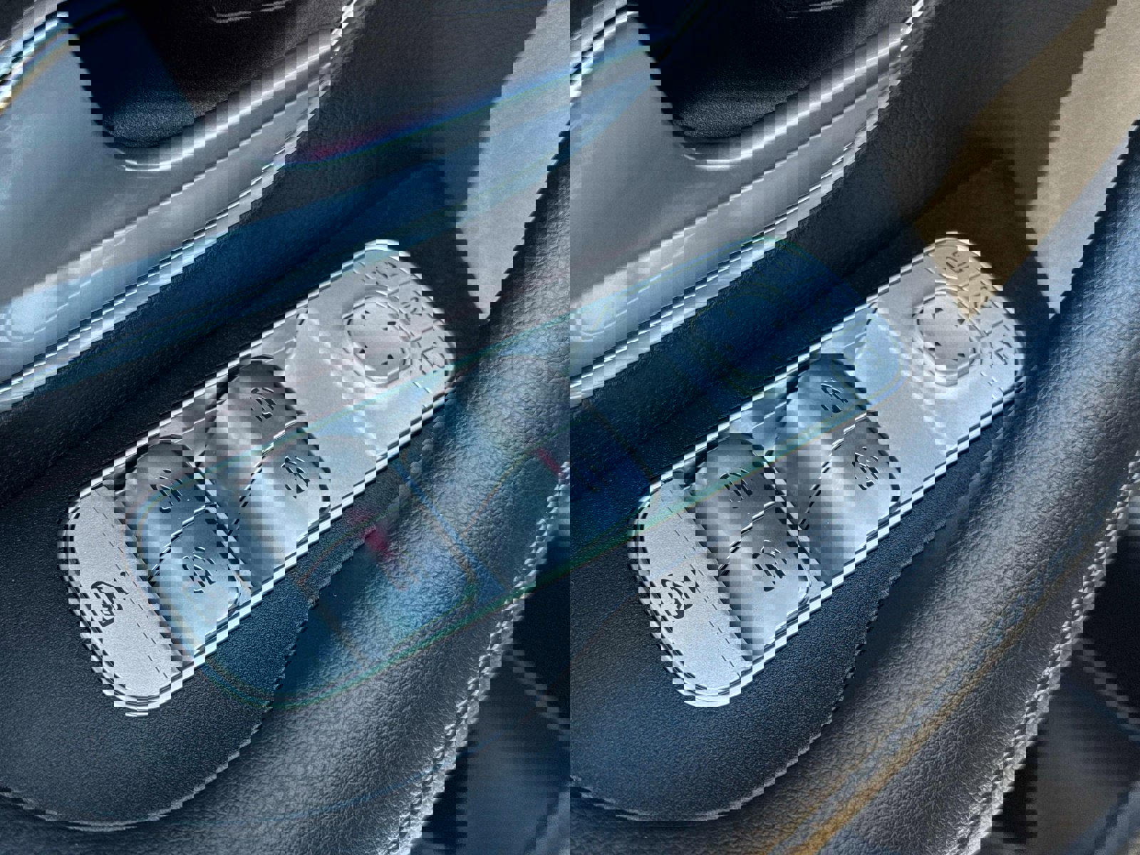 Used 2025 Mercedes-Benz GLE 350 4MATIC image 17