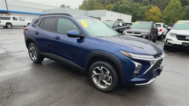 Used 2024 Chevrolet Trax LT w/ Driver Confidence Package image 2