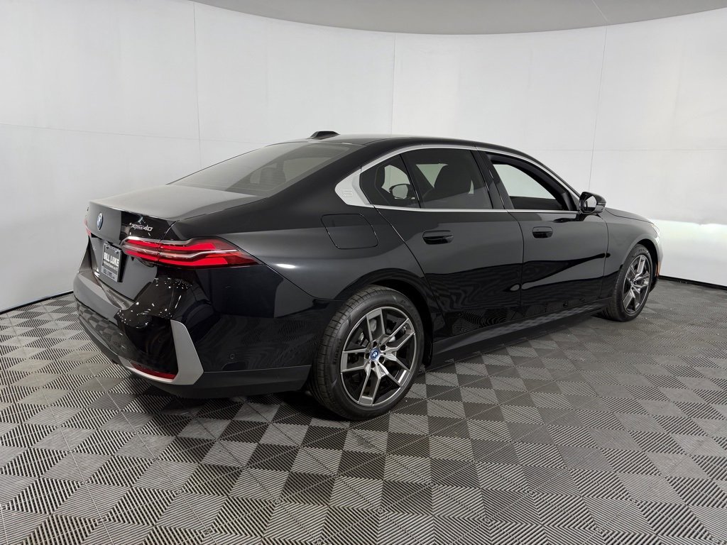 Used 2025 BMW i5 xDrive40 w/ Premium Package image 7