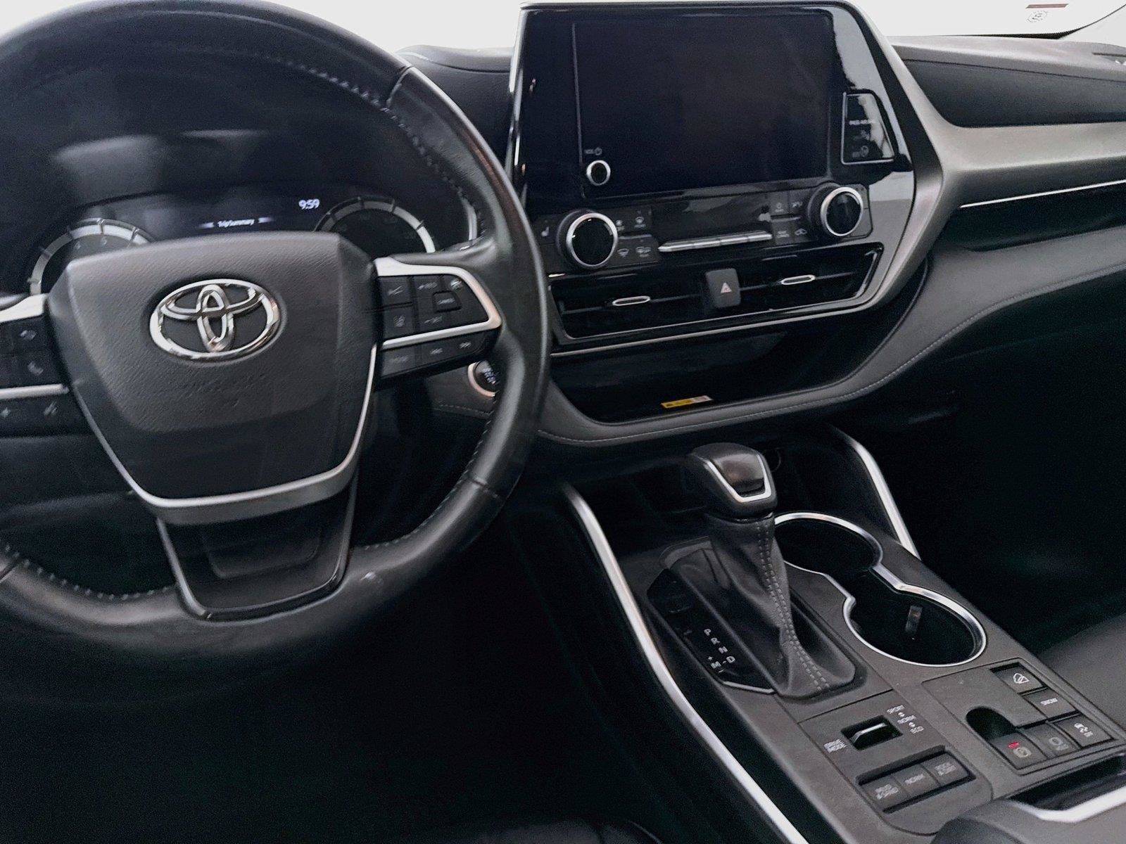 Used 2024 Toyota Highlander XLE AWD/4WD image 33