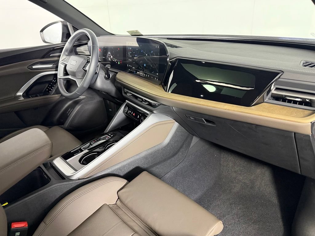 Used 2025 Audi Q5 Premium Plus w/ Premium Plus AWD/4WD image 13