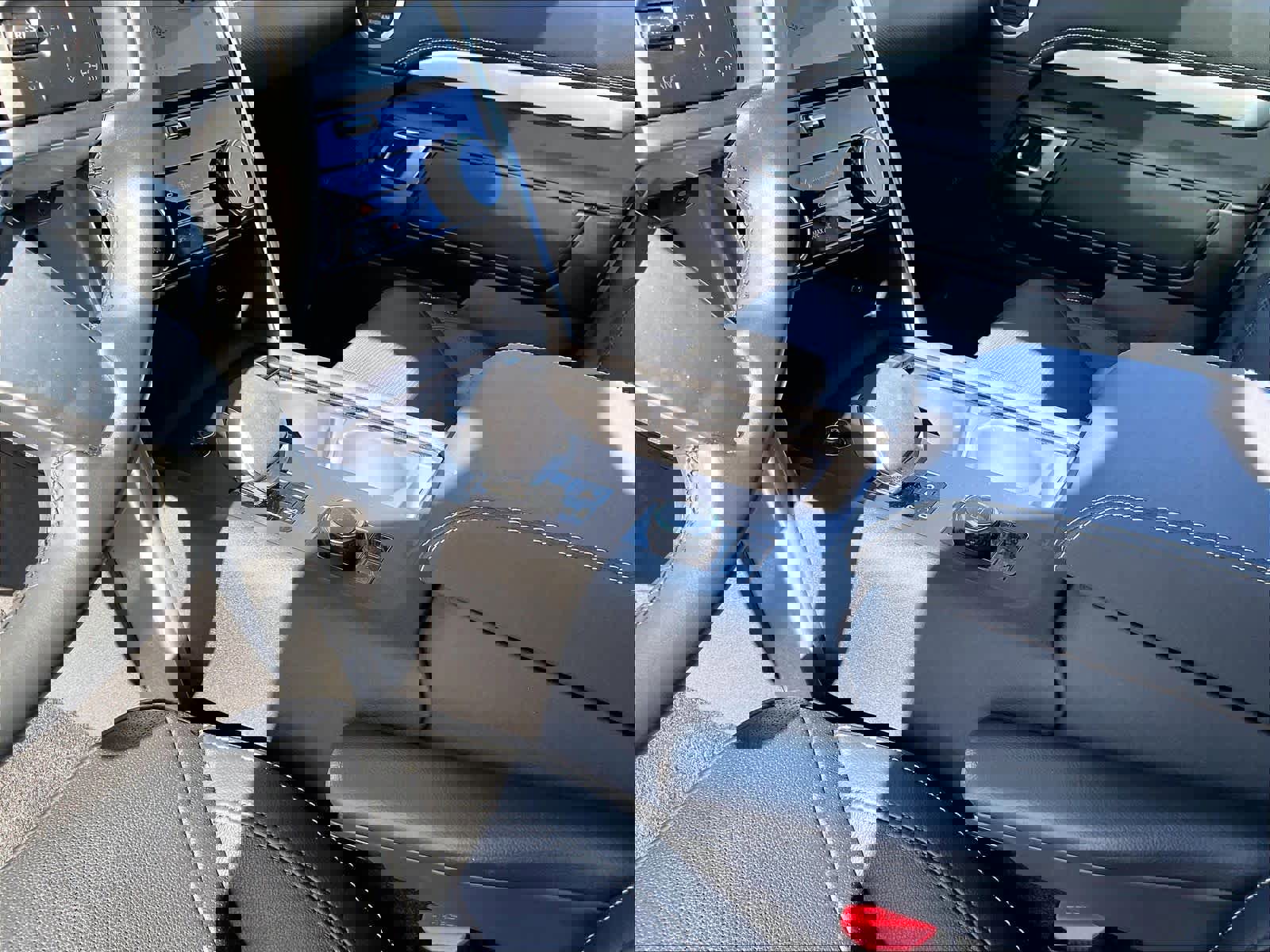 Used 2025 Land Rover Discovery Dynamic SE image 18