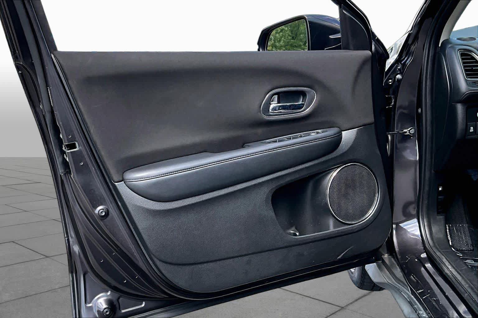 Used 2018 Honda HR-V EX image 22