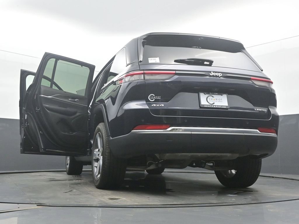 Used 2024 Jeep Grand Cherokee Limited w/ Luxury Tech Group II image 60