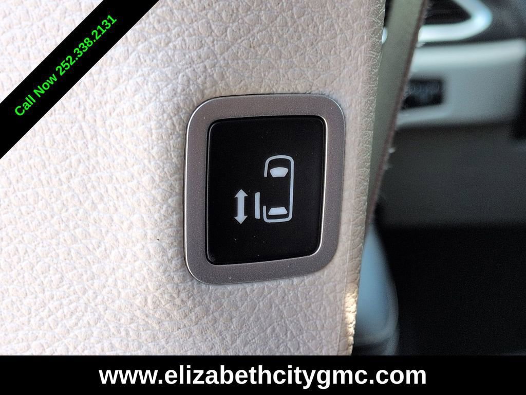 Used 2024 Chrysler Voyager LX FWD image 16