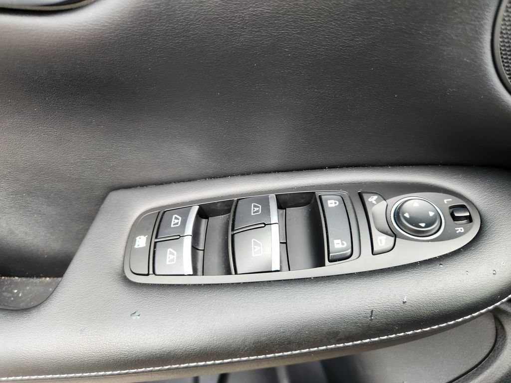 Used 2023 INFINITI QX50 Luxe AWD/4WD image 16