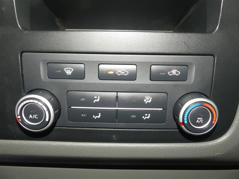 Used 2018 Nissan NV 2500 SV image 32