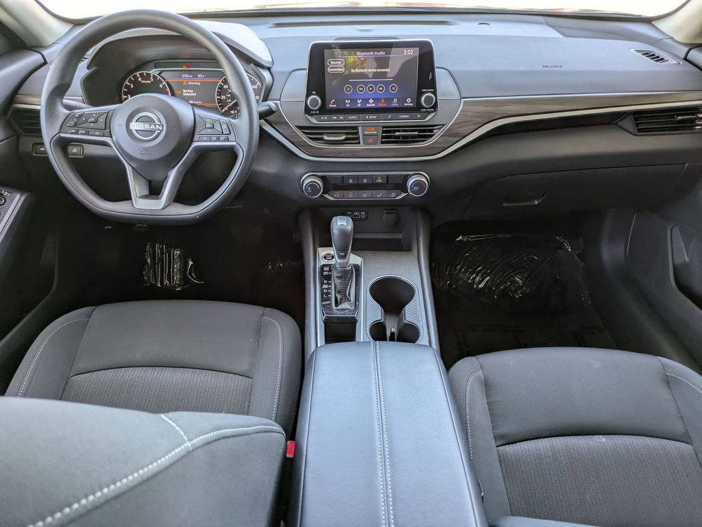 Used 2025 Nissan Altima 2.5 SV image 24