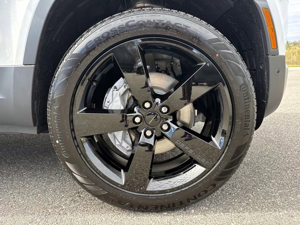 New 2026 Land Rover Defender 130 S image 10