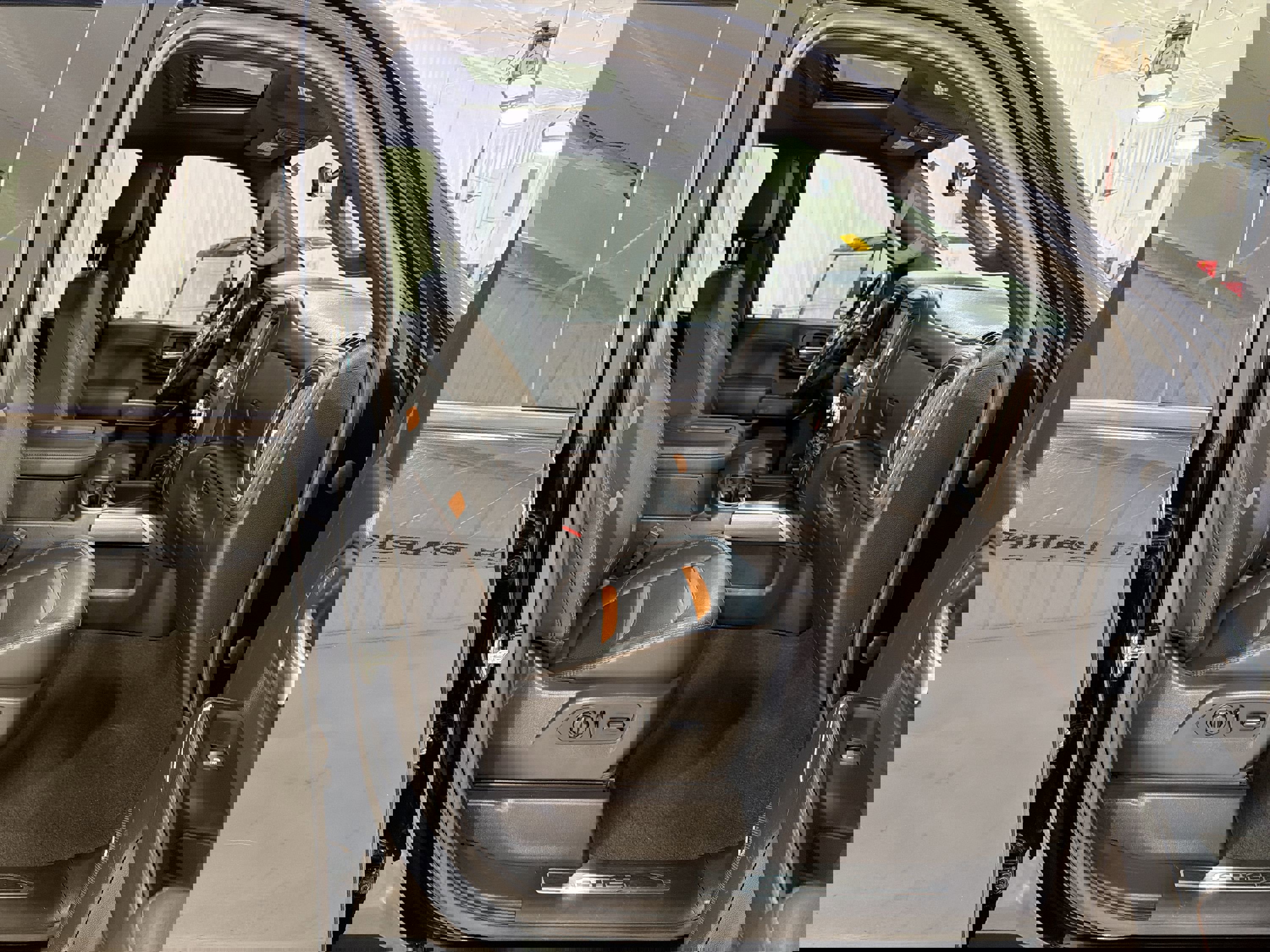Used 2020 GMC Sierra 2500 AT4 w/ AT4 Premium Package image 28