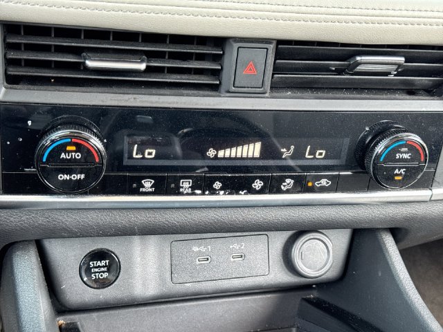 Used 2024 Nissan Rogue SV FWD image 18