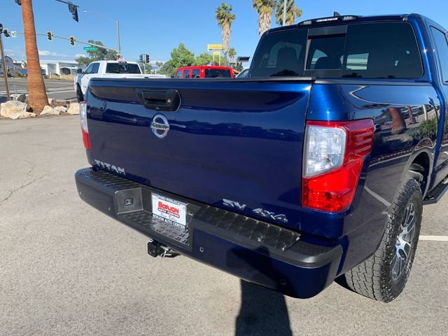Used 2022 Nissan Titan SV AWD/4WD image 9