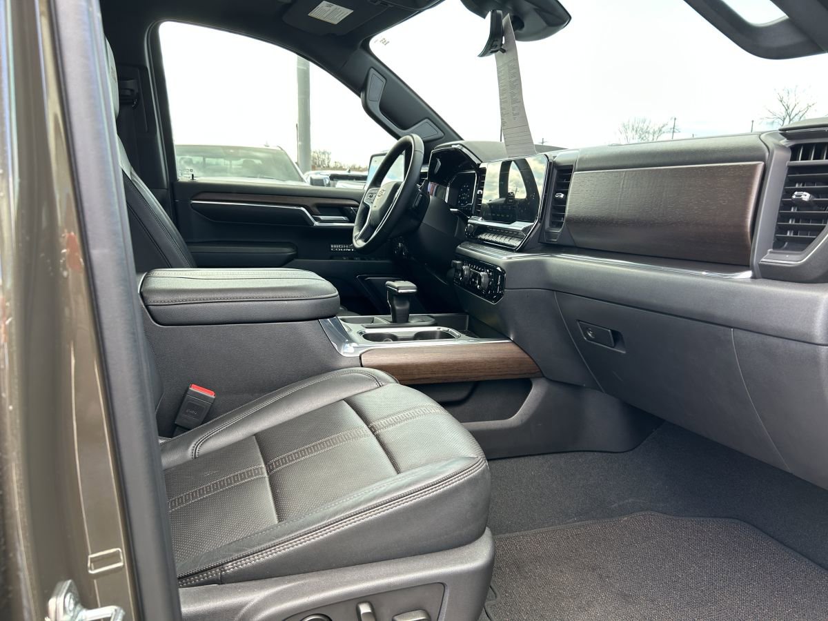 Used 2023 Chevrolet Silverado 1500 High Country w/ Technology Package image 13