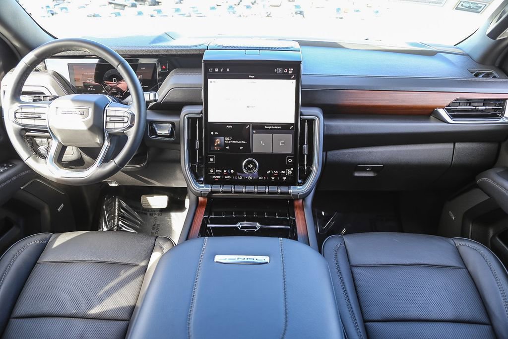 Used 2025 GMC Yukon XL Denali image 13