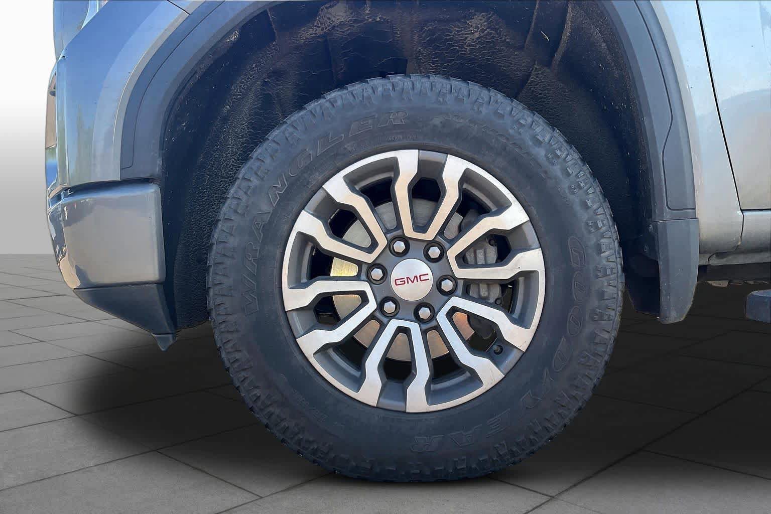 Used 2020 GMC Sierra 1500 AT4 w/ Off-Road Performance Package AWD/4WD image 10