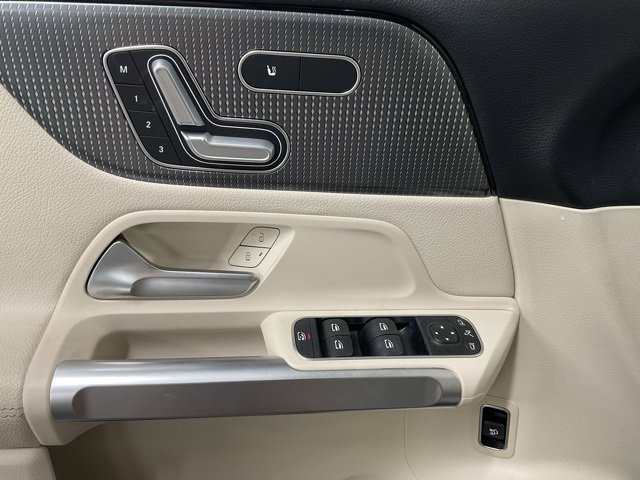 Used 2020 Mercedes-Benz GLB 250 4MATIC image 34