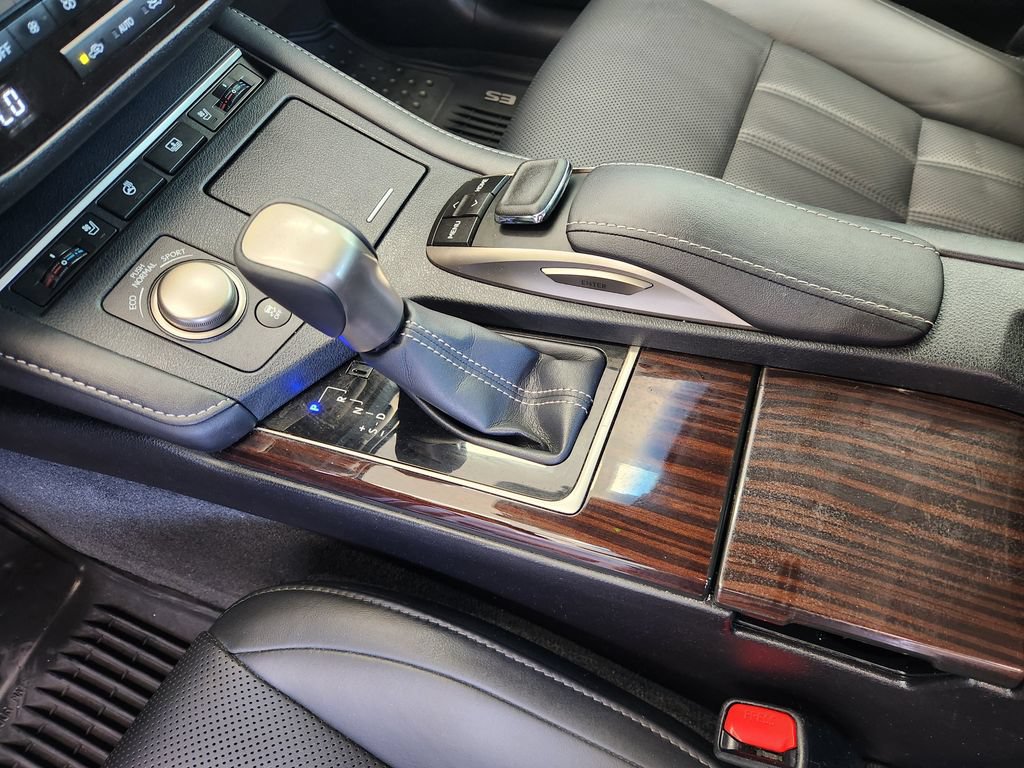 Used 2016 Lexus ES 350 w/ Luxury Package w/Wood Trim FWD image 19