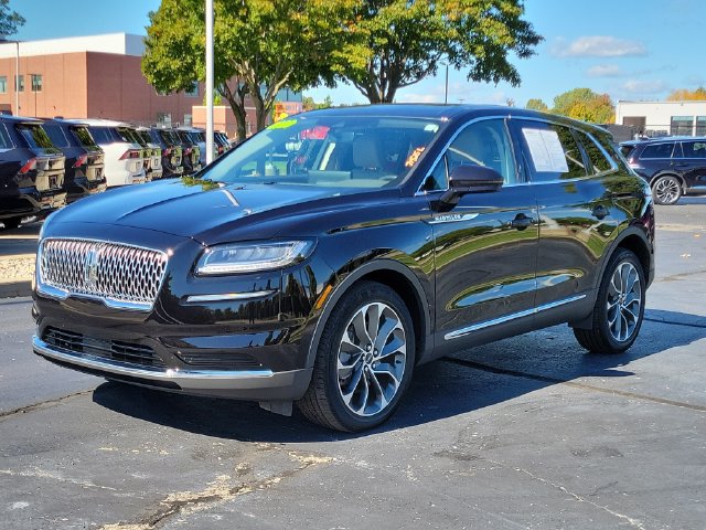 Used 2023 Lincoln Nautilus Reserve AWD/4WD image 2