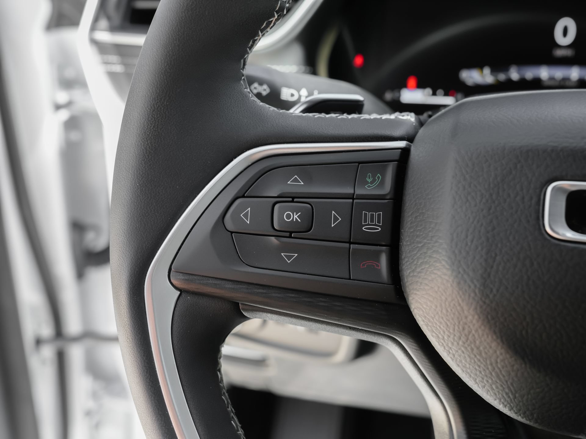 Used 2025 Jeep Grand Cherokee Altitude RWD image 19