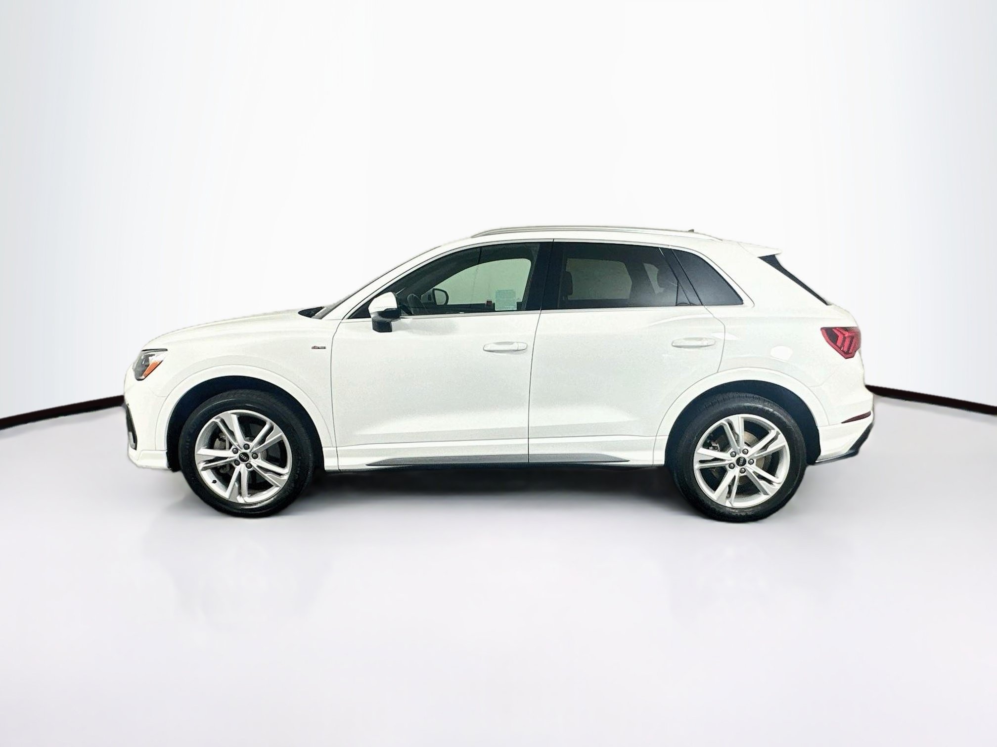Used 2021 Audi Q3 2.0T Premium w/ Convenience Package AWD/4WD image 4