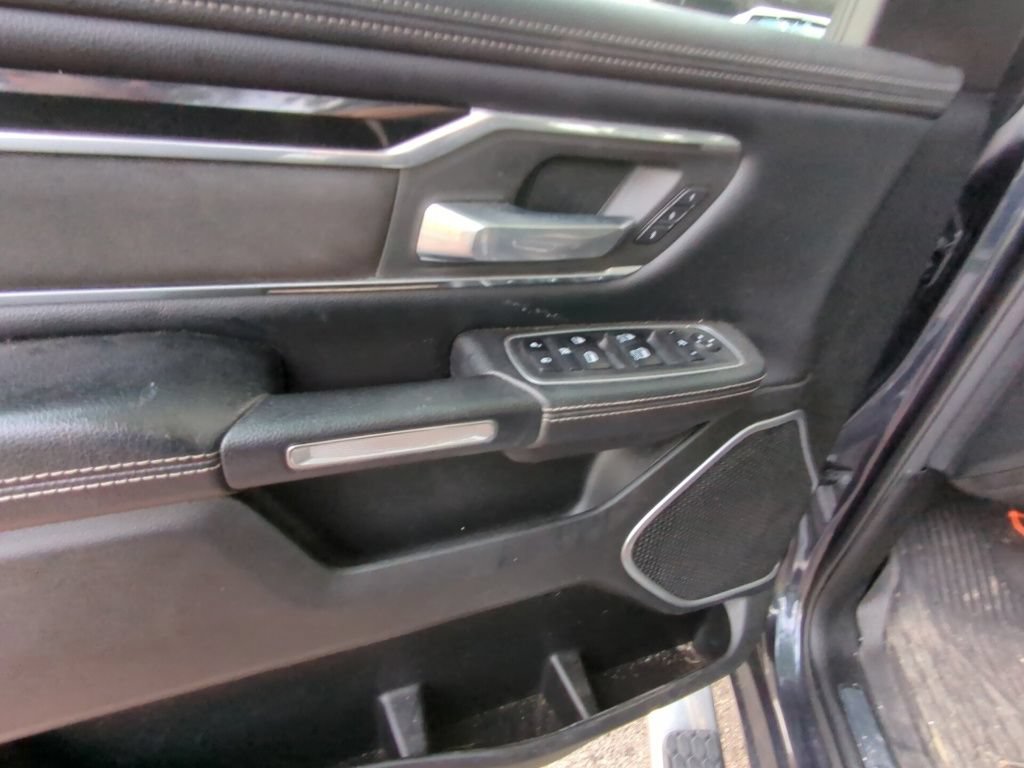 Used 2021 RAM 1500 Laramie w/ Sport Appearance Package AWD/4WD image 9