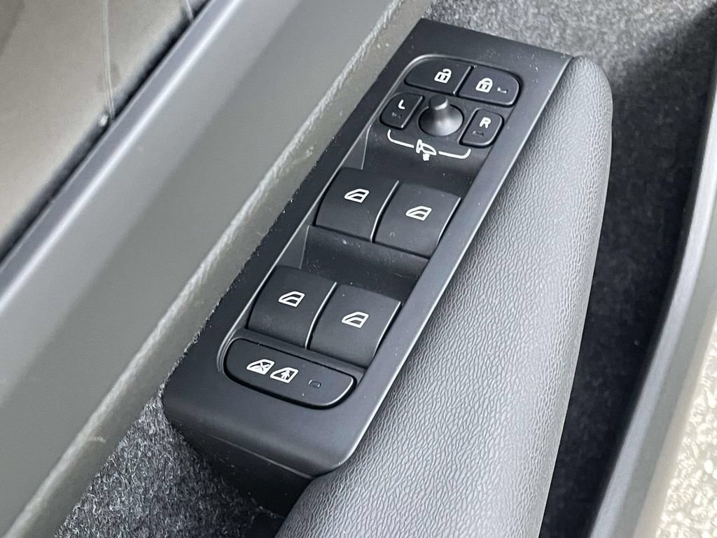 Used 2023 Volvo XC40 Recharge Ultimate w/ Protection Package Premier AWD/4WD image 6