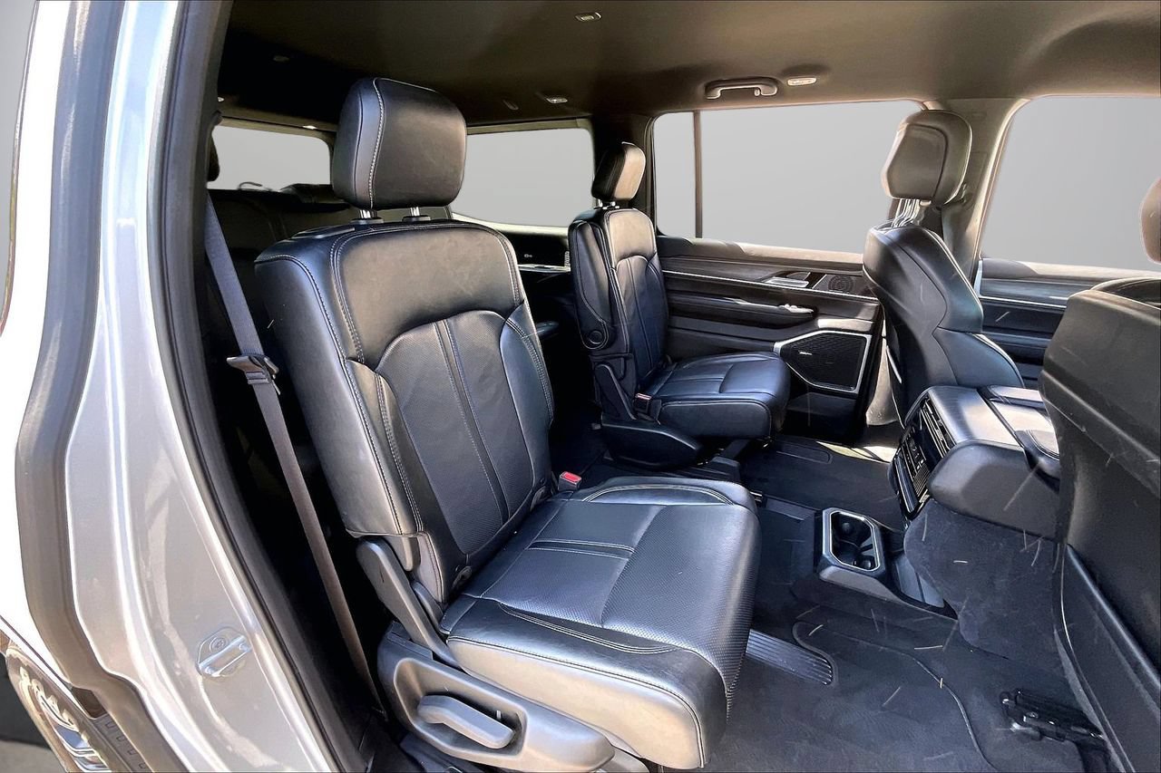 Used 2024 Jeep Wagoneer Series II AWD/4WD image 25