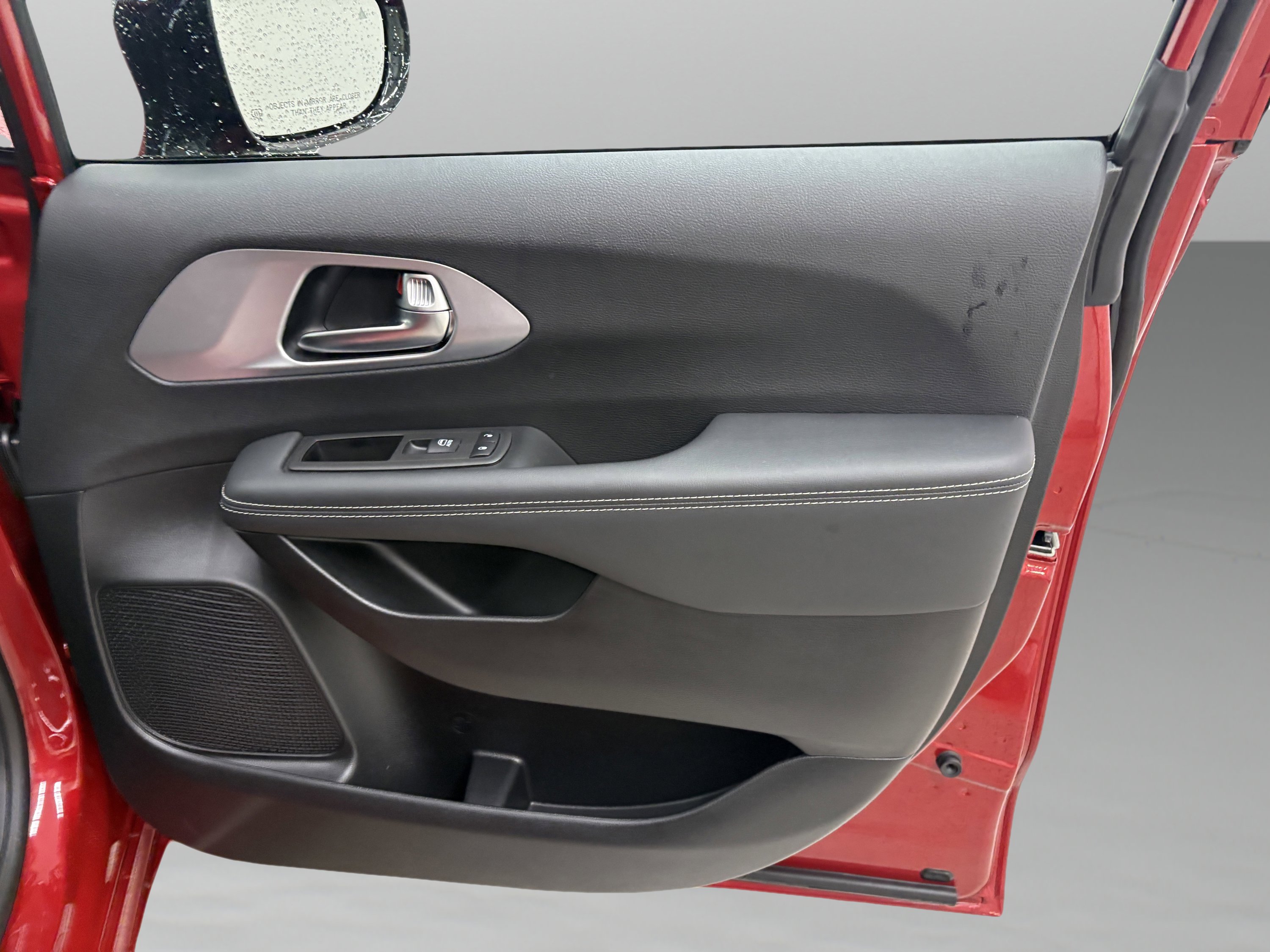 Used 2025 Chrysler Pacifica Limited image 27