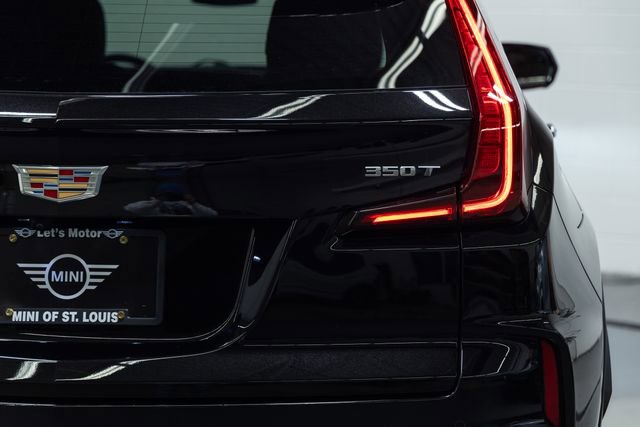 Used 2025 Cadillac XT4 Premium Luxury image 8