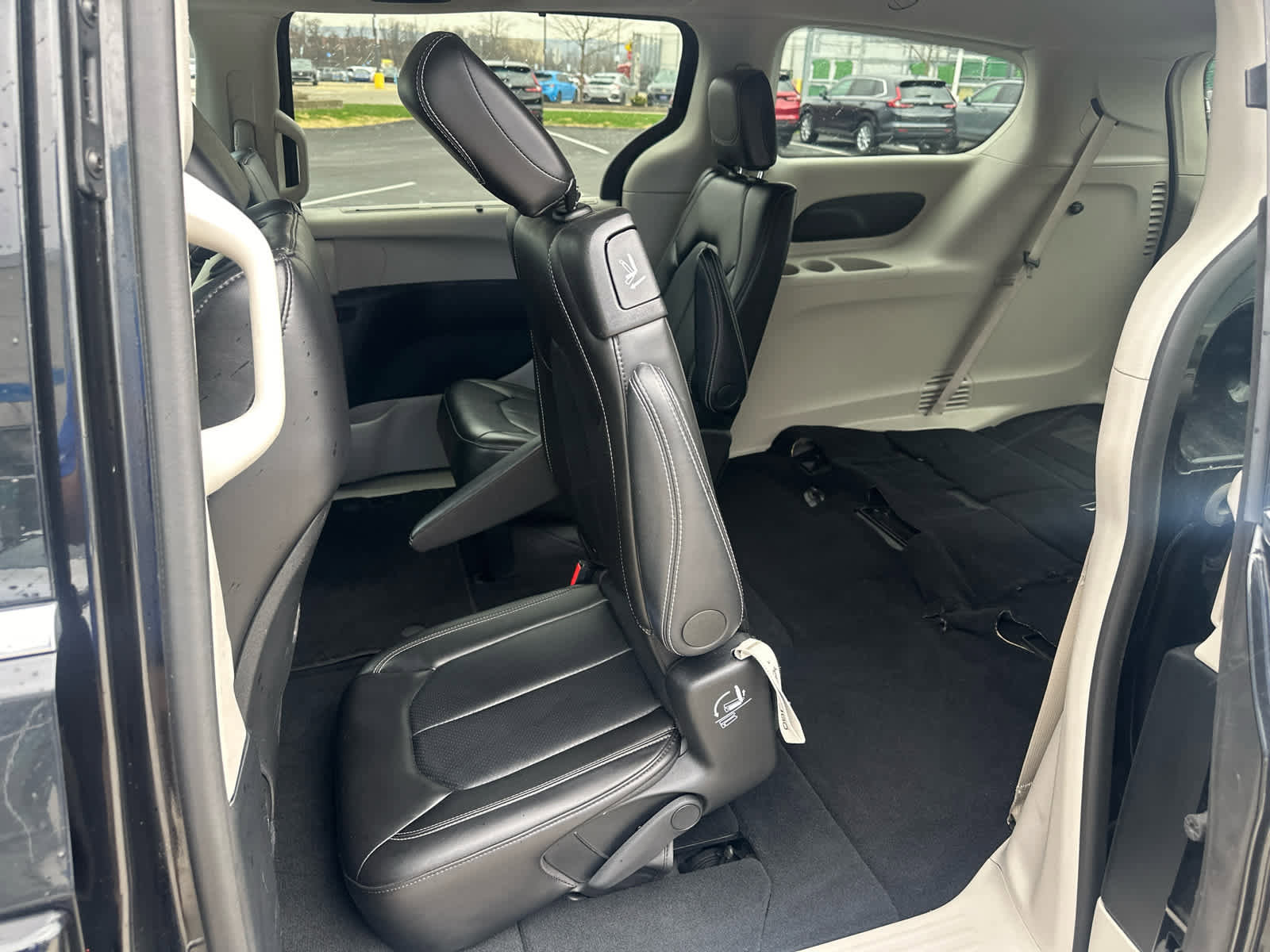 Used 2024 Chrysler Pacifica Touring-L image 20