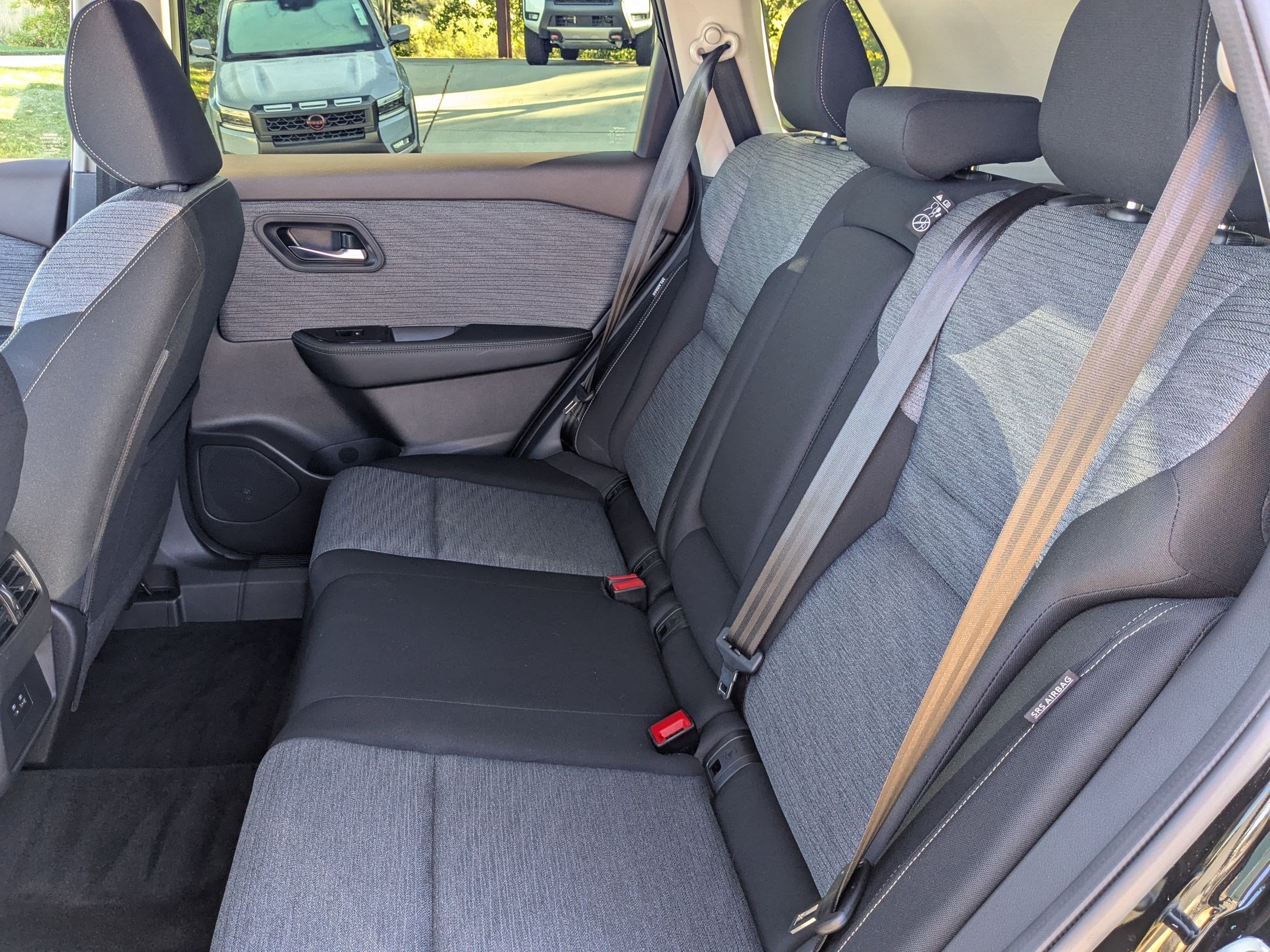 Used 2023 Nissan Rogue SV image 31