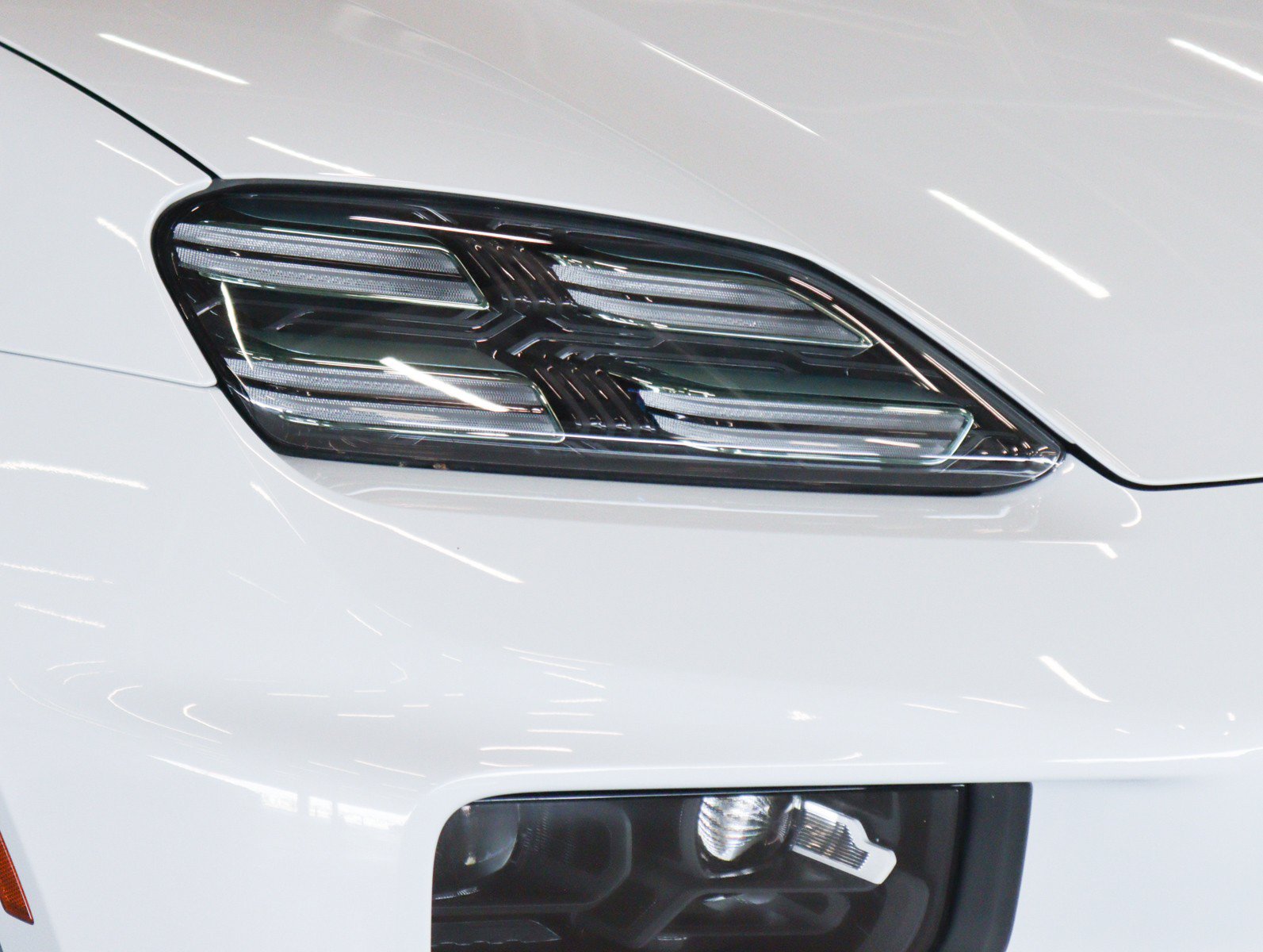 Used 2025 Porsche Macan Electric RWD image 26
