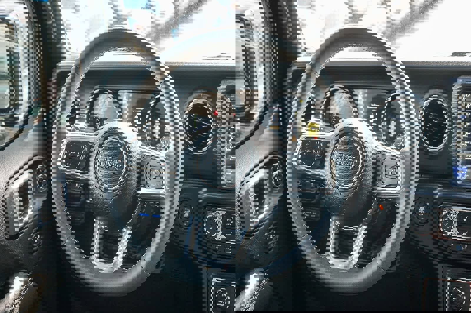 Used 2023 Jeep Wrangler Sahara image 14