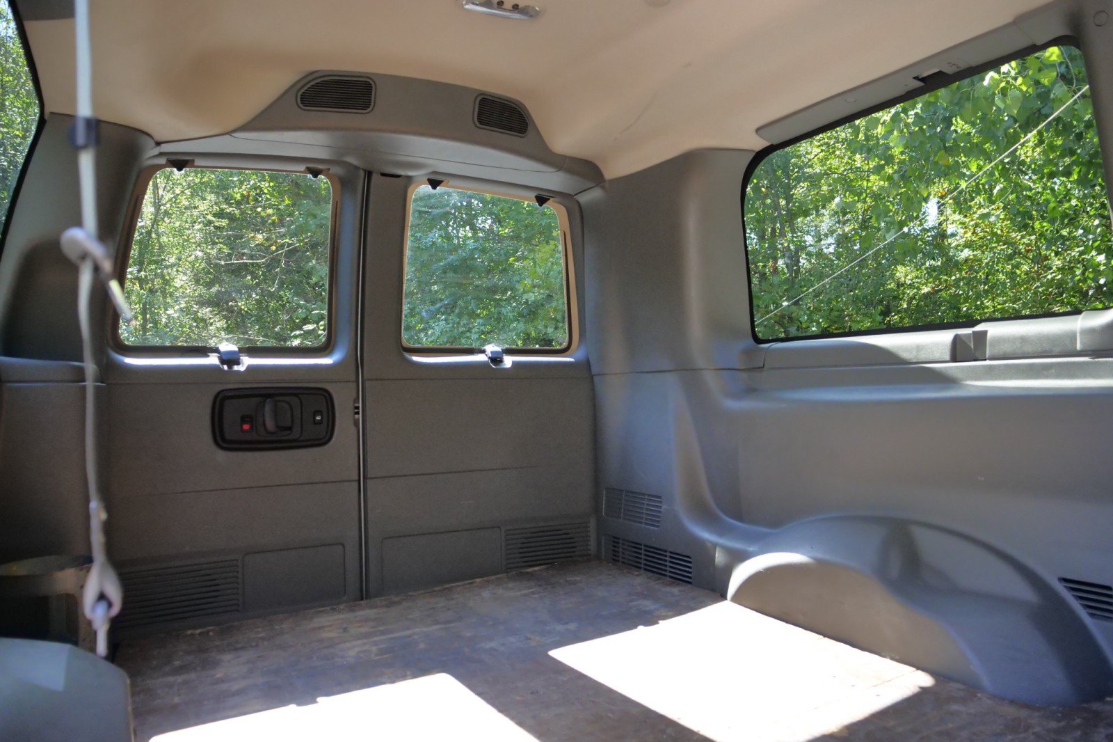 Used 2022 GMC Savana 2500 w/ Communications Package RWD image 12