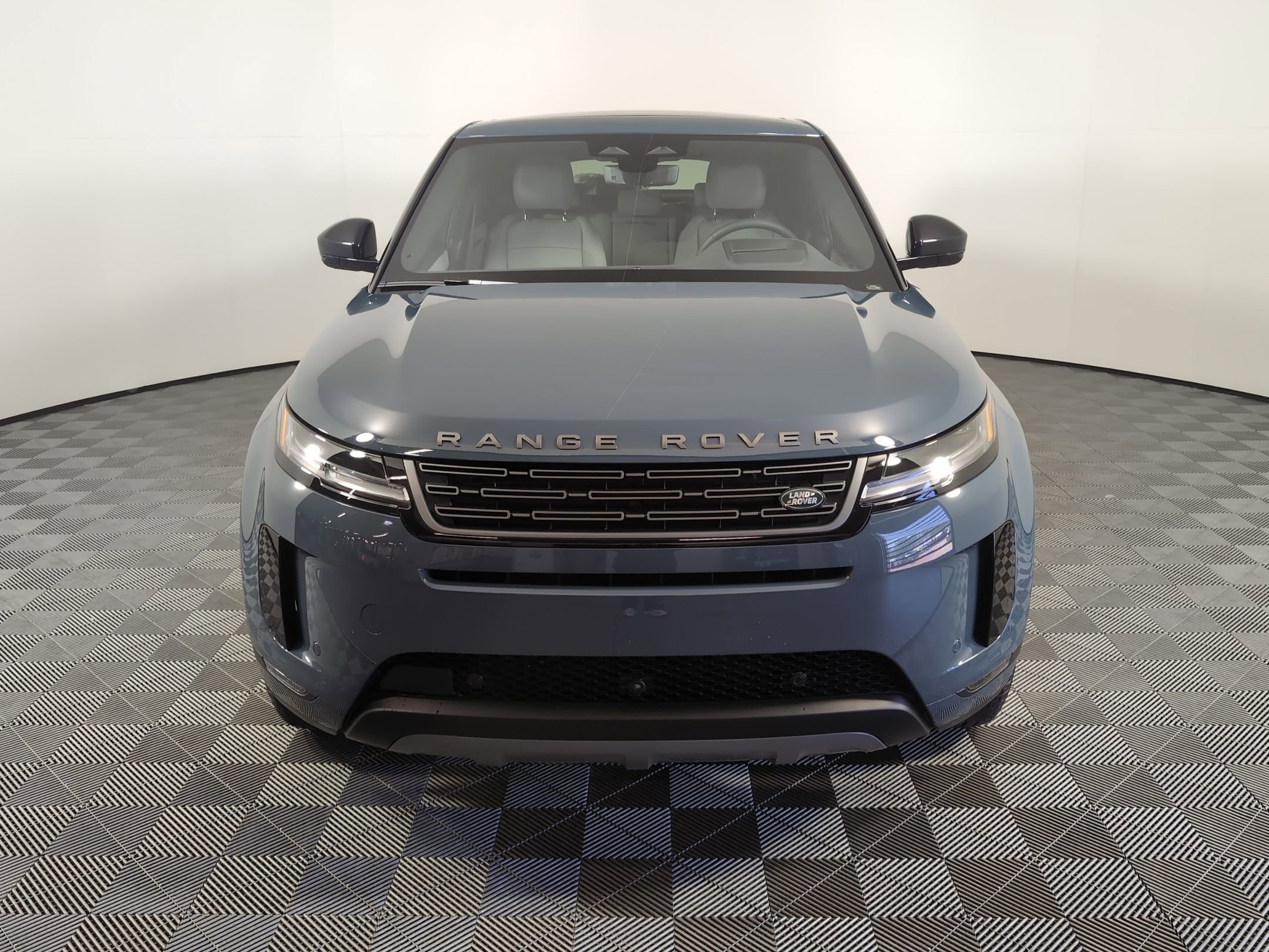 Used 2026 Land Rover Range Rover Evoque S image 5