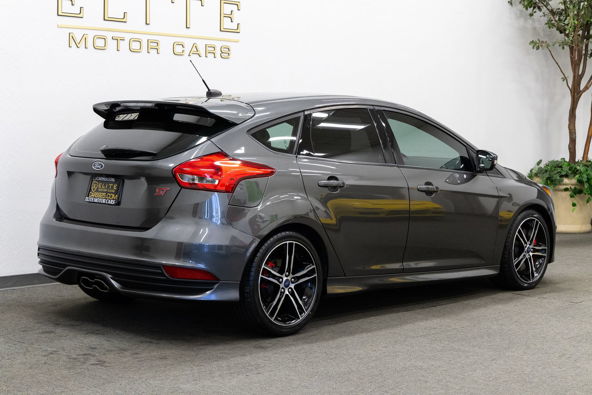 Used 2016 Ford Focus ST w/ Equipment Group 402A FWD image 11