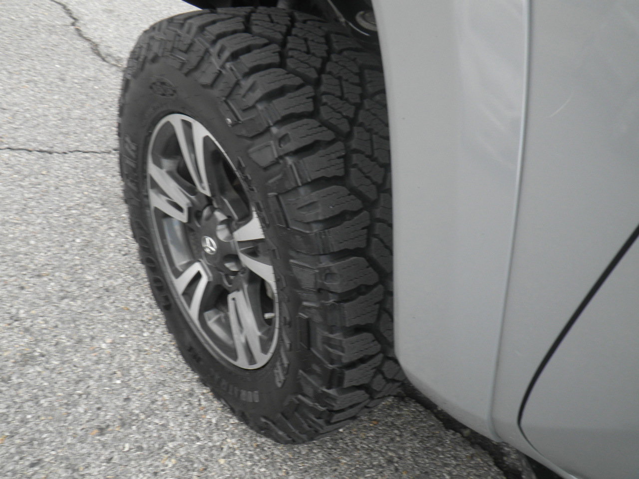 Used 2018 Toyota Tacoma TRD Sport image 15