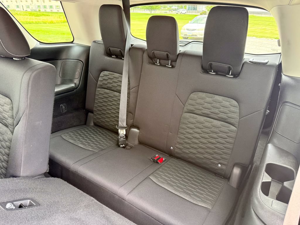 Used 2022 Nissan Pathfinder SV AWD/4WD image 13