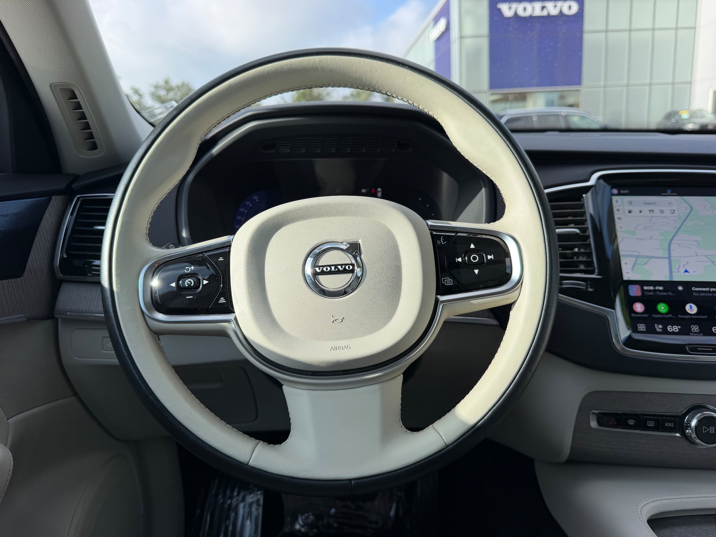 Certified 2024 Volvo XC90 T8 Plus AWD/4WD image 17