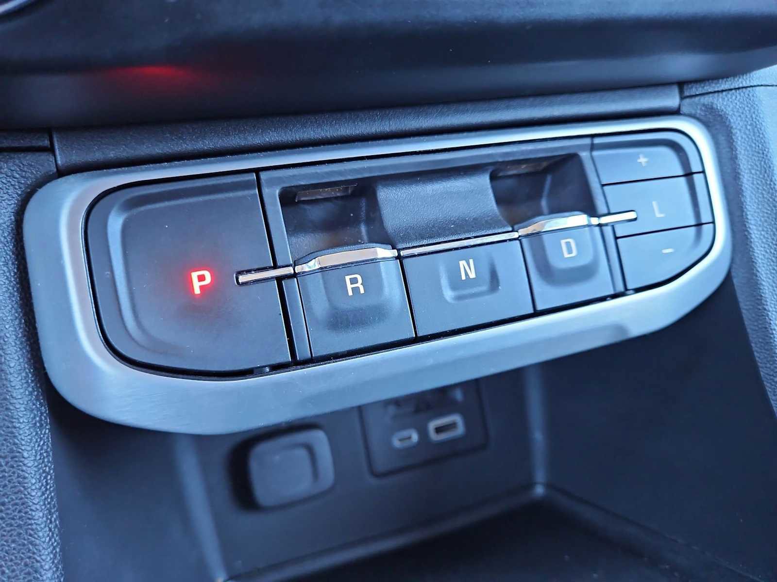 Certified 2021 GMC Acadia SLT w/ Preferred Package image 32
