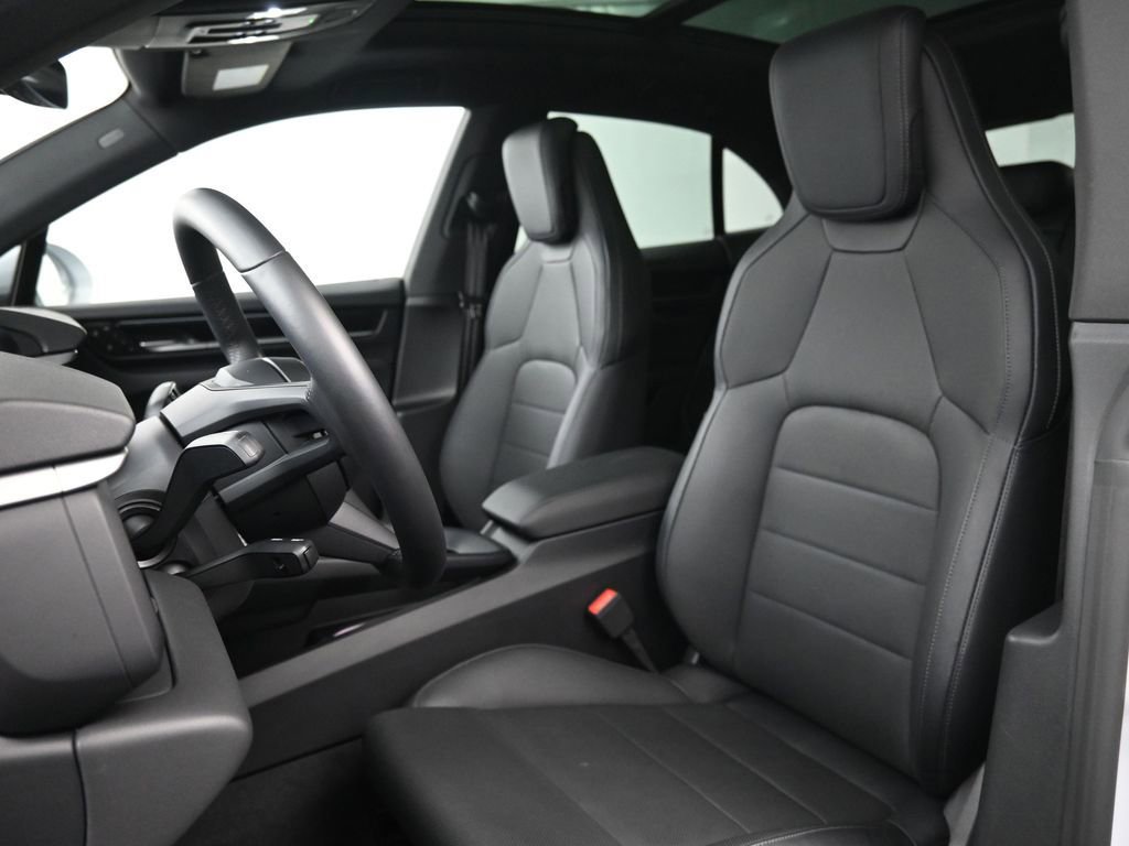 Certified 2025 Porsche Macan Electric image 5