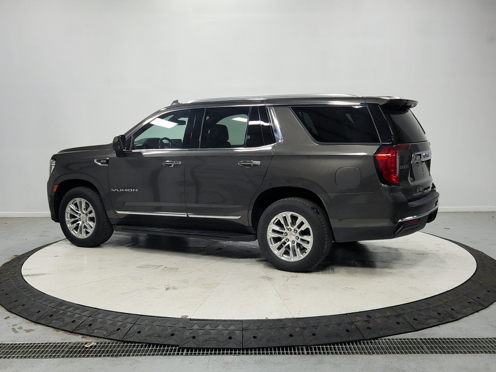 Used 2021 GMC Yukon SLT RWD image 6