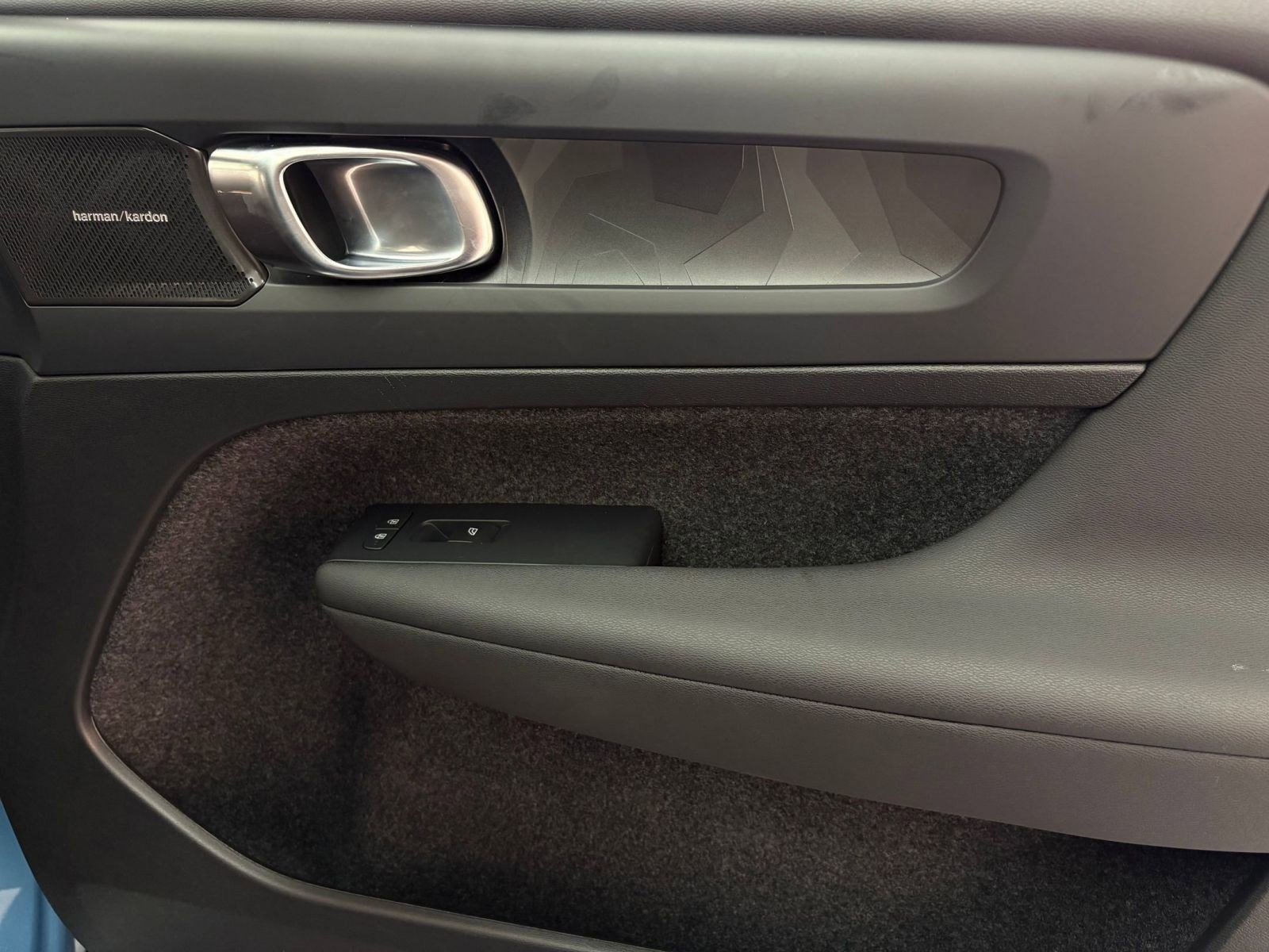 Used 2024 Volvo XC40 Recharge Ultimate w/ Protection Package Premier image 21