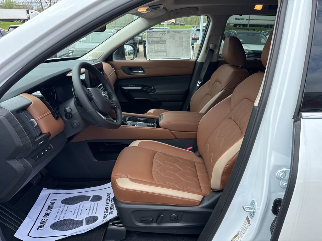 New 2026 Nissan Pathfinder Platinum image 13